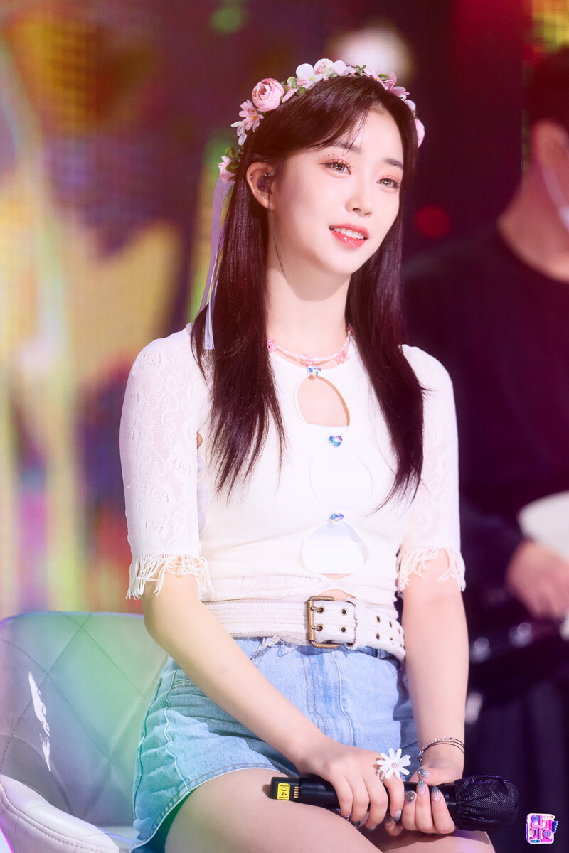 220807 STAYC Sumin 'BEAUTIFUL MONSTER' at Inkigayo documents 11