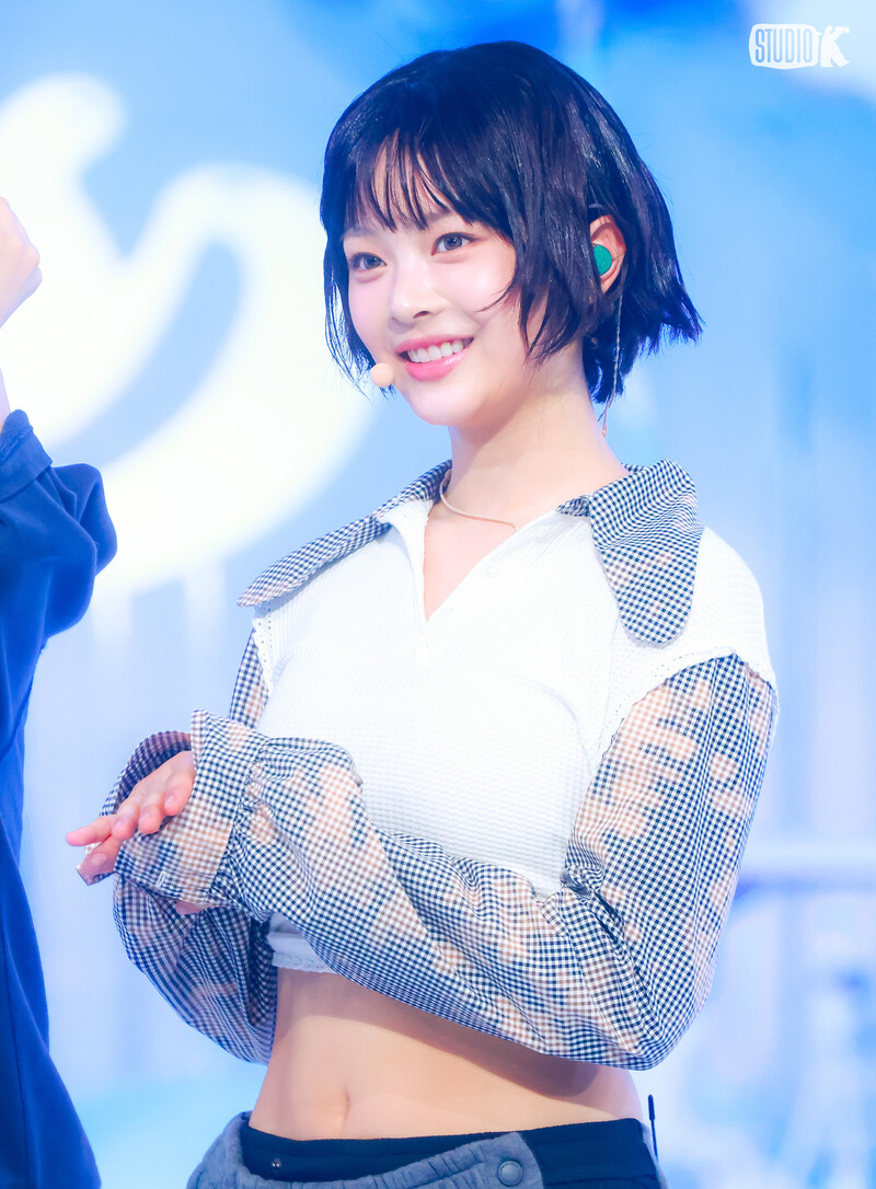 240524 New Jeans Hanni - 'How Sweet' at Music Bank documents 3