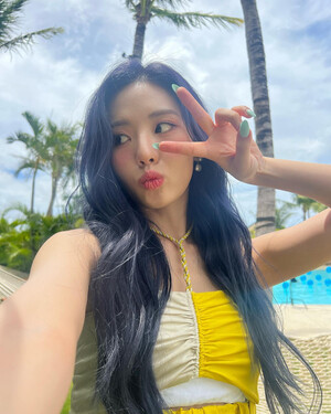 220808 fromis_9 Jiwon Instagram Update