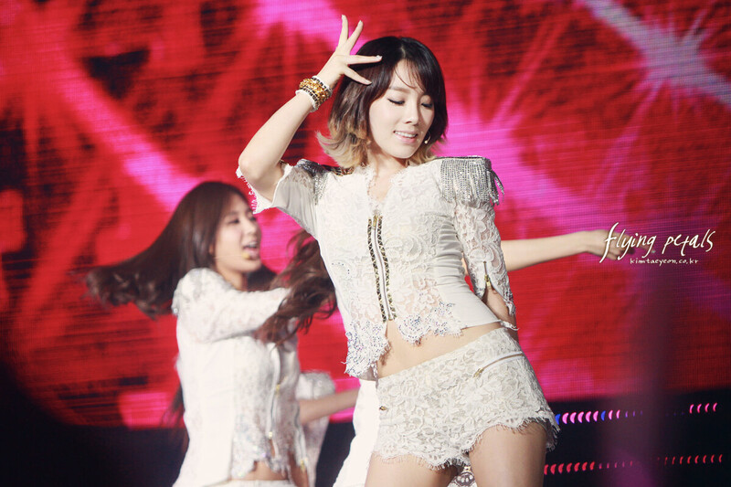 110909-10 Girls' Generation Taeyeon at Girls' Generation 2011 Tour in Taiwan documents 3