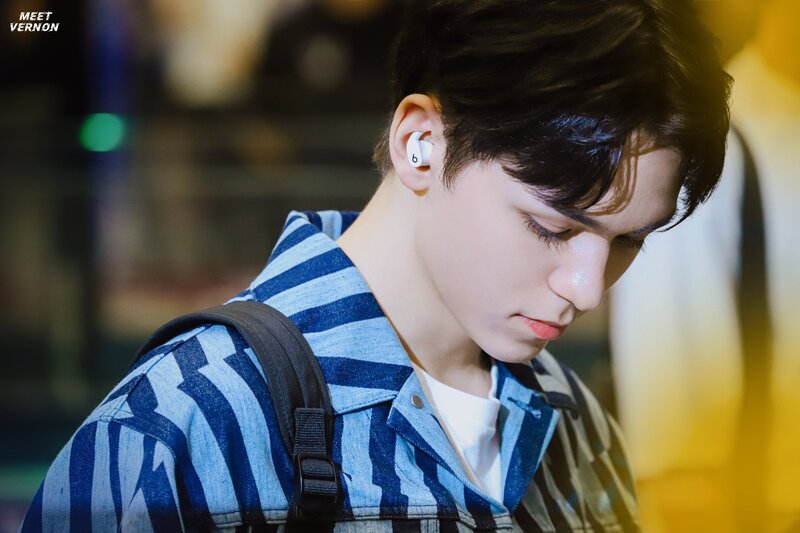 230817 Vernon at the Gimpo International Airport documents 2