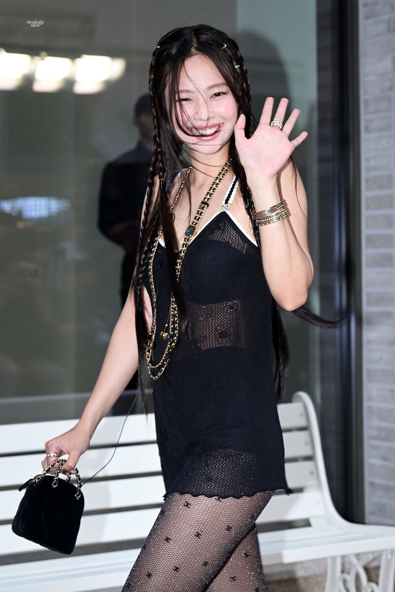 240703 Jennie - CHANEL Coco Crush Pop-up Ppening Party in Seoul documents 1