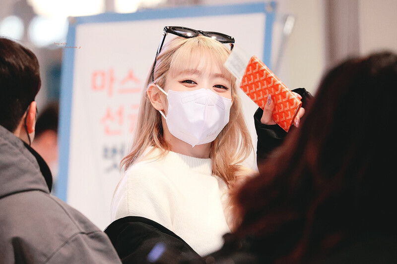 230103 (G) I-DLE Minnie - Incheon International Airport documents 12