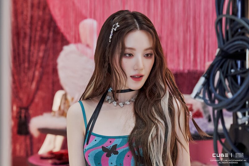 230530 Cube Naver Post - (G)I-DLE 'Queencard' MV Behind documents 8