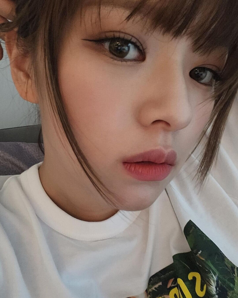 230628 - JEONGYEON Instagram Update documents 2