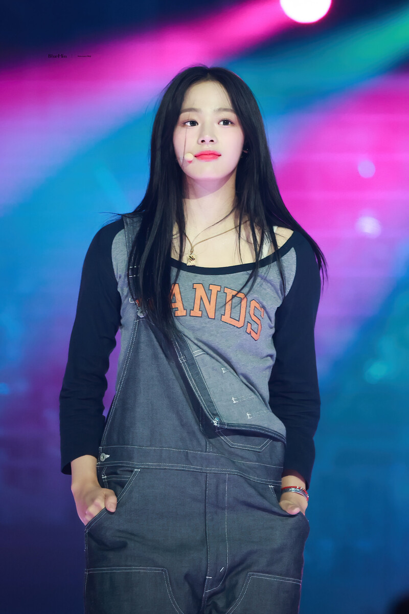 240602 NewJeans Minji at K-Wave Concert Inkigayo documents 3