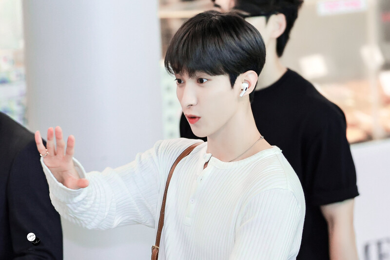 240625 SEVENTEEN DK at Incheon International Airport documents 5