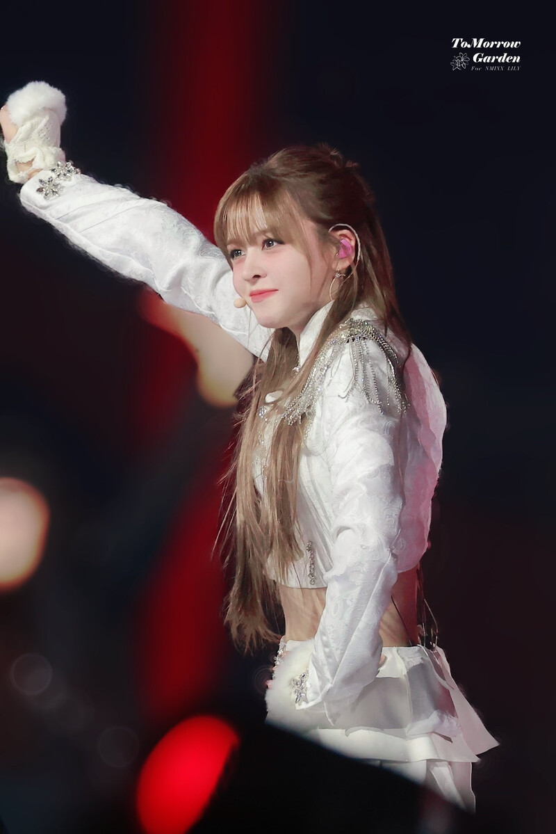 241225 NMIXX Lily at 2024 SBS Gayo Daejeon documents 2