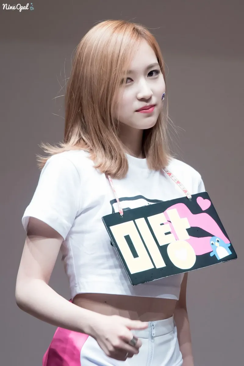 TwiceMina435.jpg