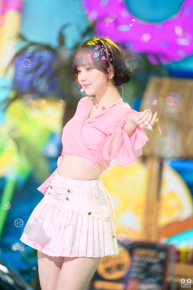 220711 VIVIZ Eunha - LOVEADE at SBS Inkigayo documents 3