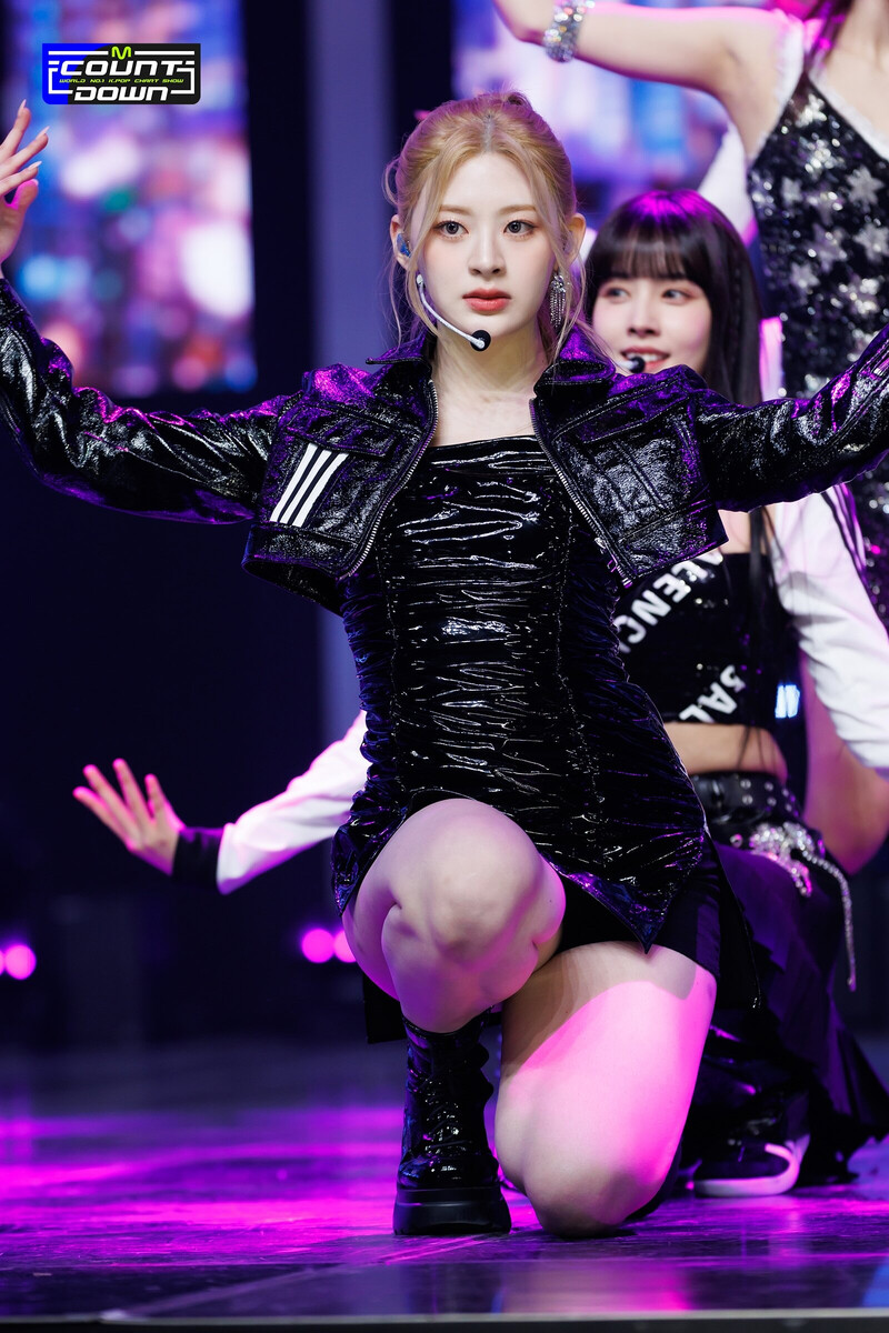 221229 STAYC Seeun 'RUN2U' at M Countdown documents 7