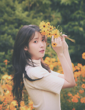 IU - 2025 Season's Greetings (Scans)