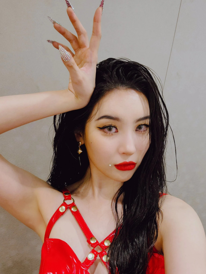 210225 Sunmi SNS Update at M Countdown documents 2