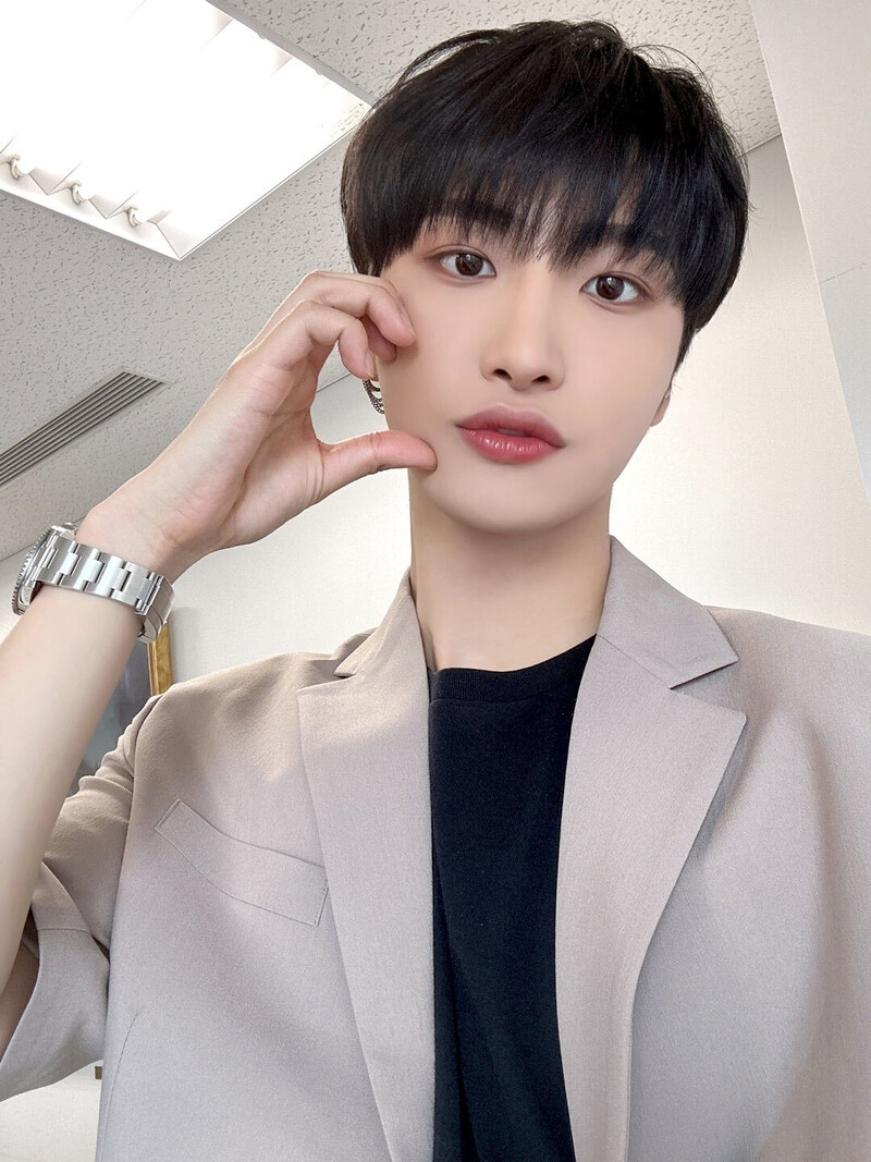 230505 ATEEZ Twitter Update - Seonghwa documents 1