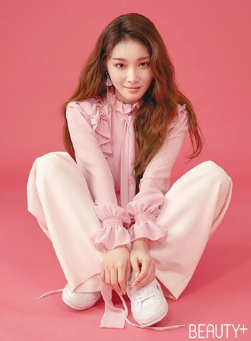 Kim_Chungha_Beauty+_Magazine_February_2018_1.jpg