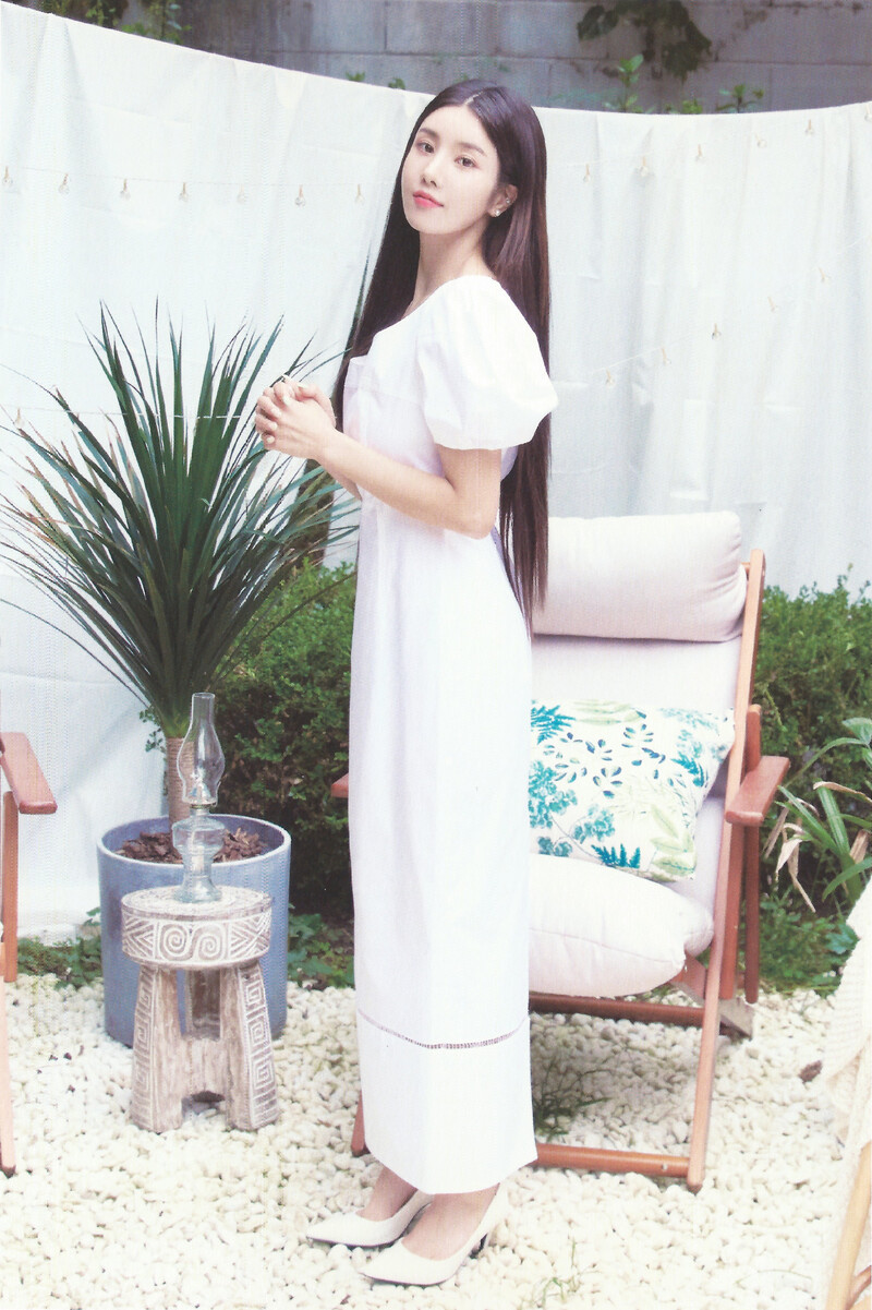 Kwon Eunbi 2022 Season's Greetings (Scans) documents 16