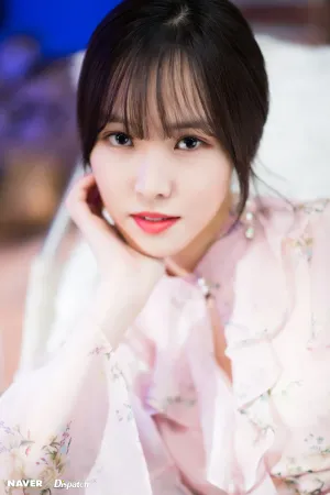  GFRIEND Yuju 'Sunrise' MV Shooting | Naver x Dispatch