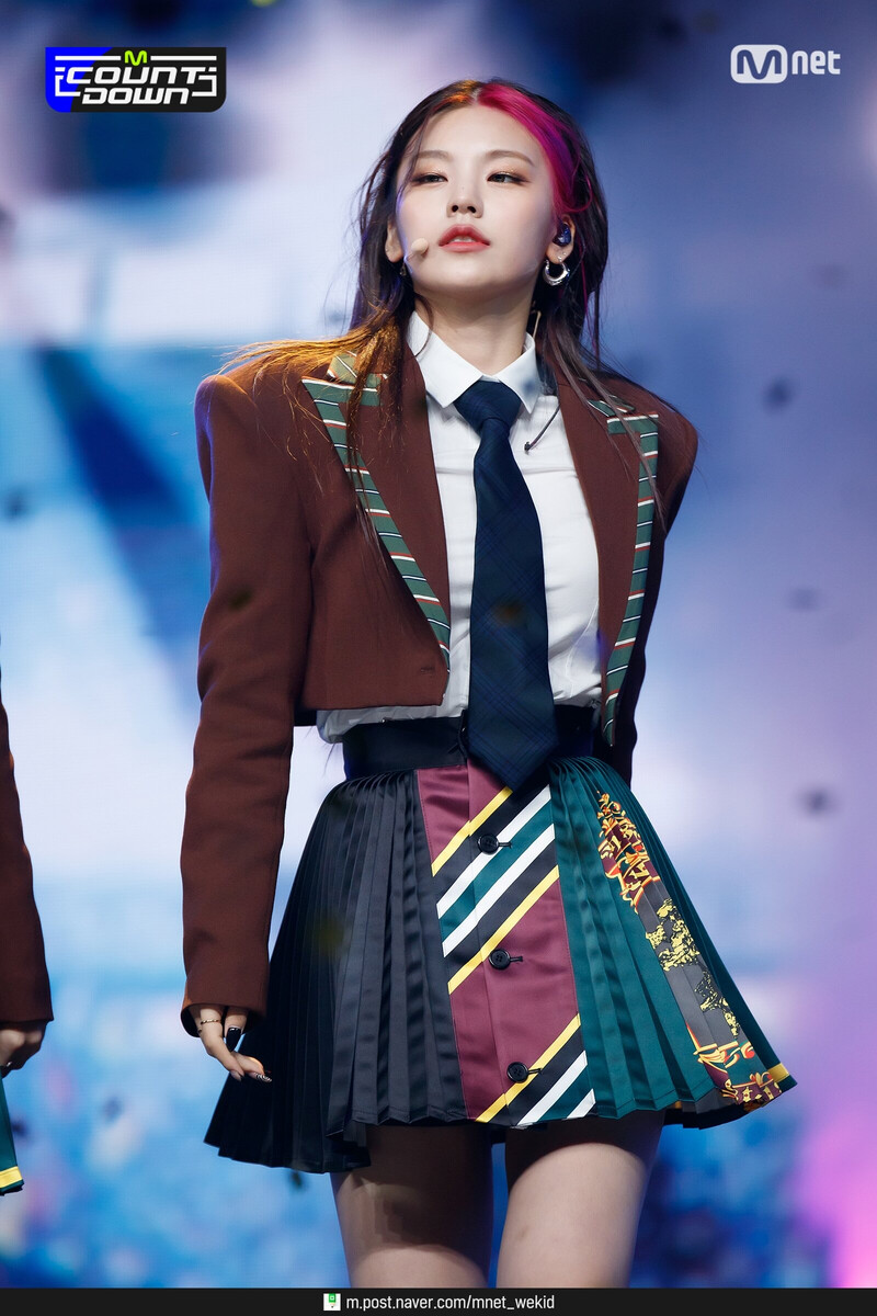 211007 ITZY - 'LOCO' at M Countdown documents 6