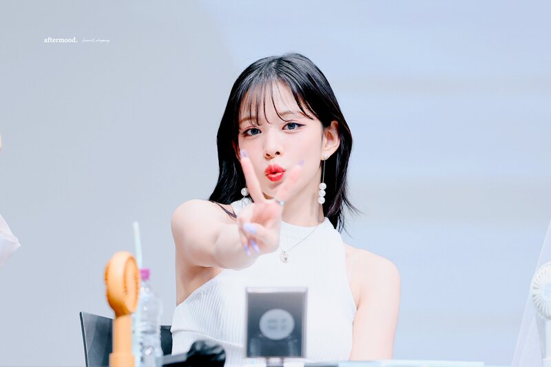 220713 fromis_9 Chaeyoung documents 15