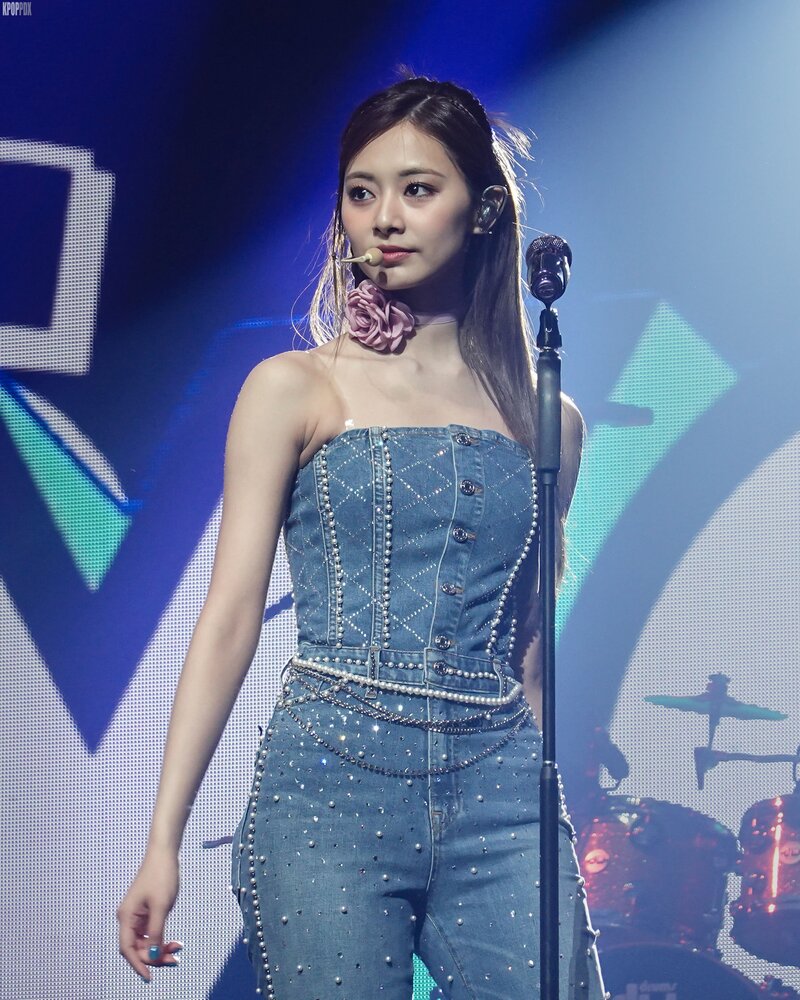 230613 TWICE Tzuyu - ‘Ready To Be’ World Tour in Oakland Day 2 documents 1