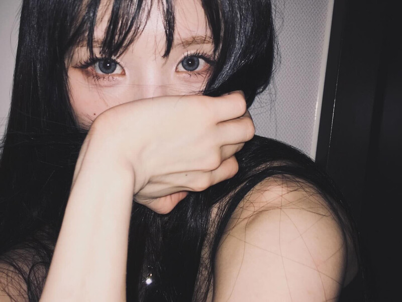 241008 ARTMS Heejin Instagram Update documents 4