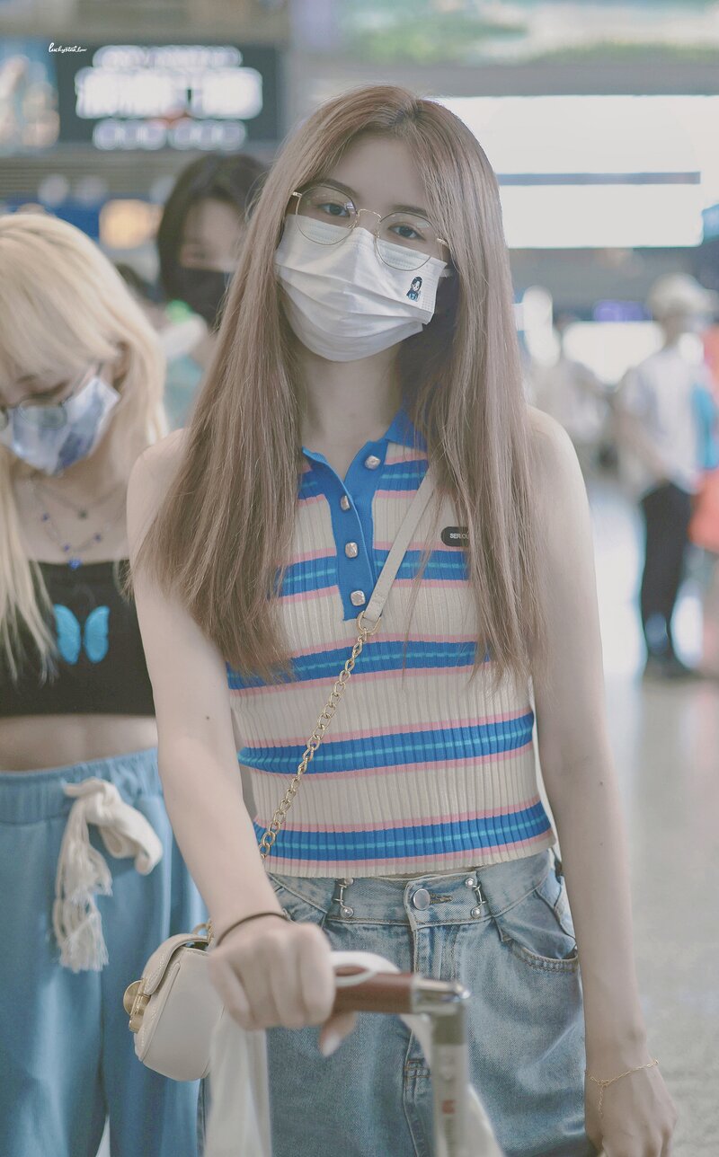 220804 SNH48 Chen Lin at CKG Airport documents 9