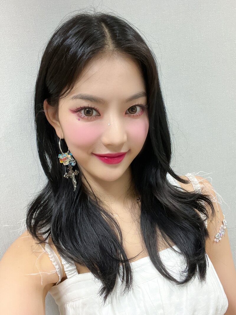 220818 Hi-Up Naver Post - 'BEAUTIFUL MONSTER' Music Show Selca Collection #1 documents 2