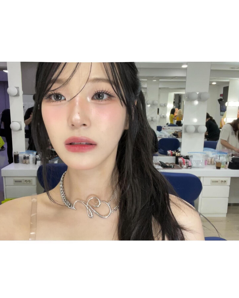 240820 fromis_9 Jiheon Instagram Update documents 2