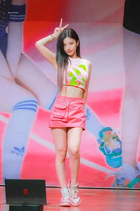 220723 ITZY Yeji - Fansign Event