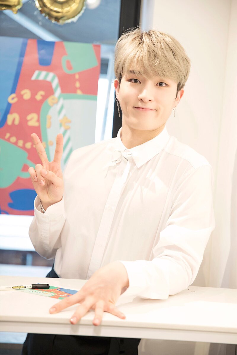 190628 - Fan Cafe - IN2IT Cafe Behind Photos documents 27