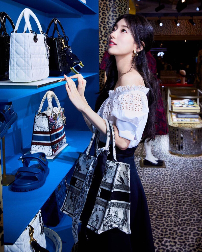 210813 Suzy Instagram Update - Dior Fall 2021 documents 6