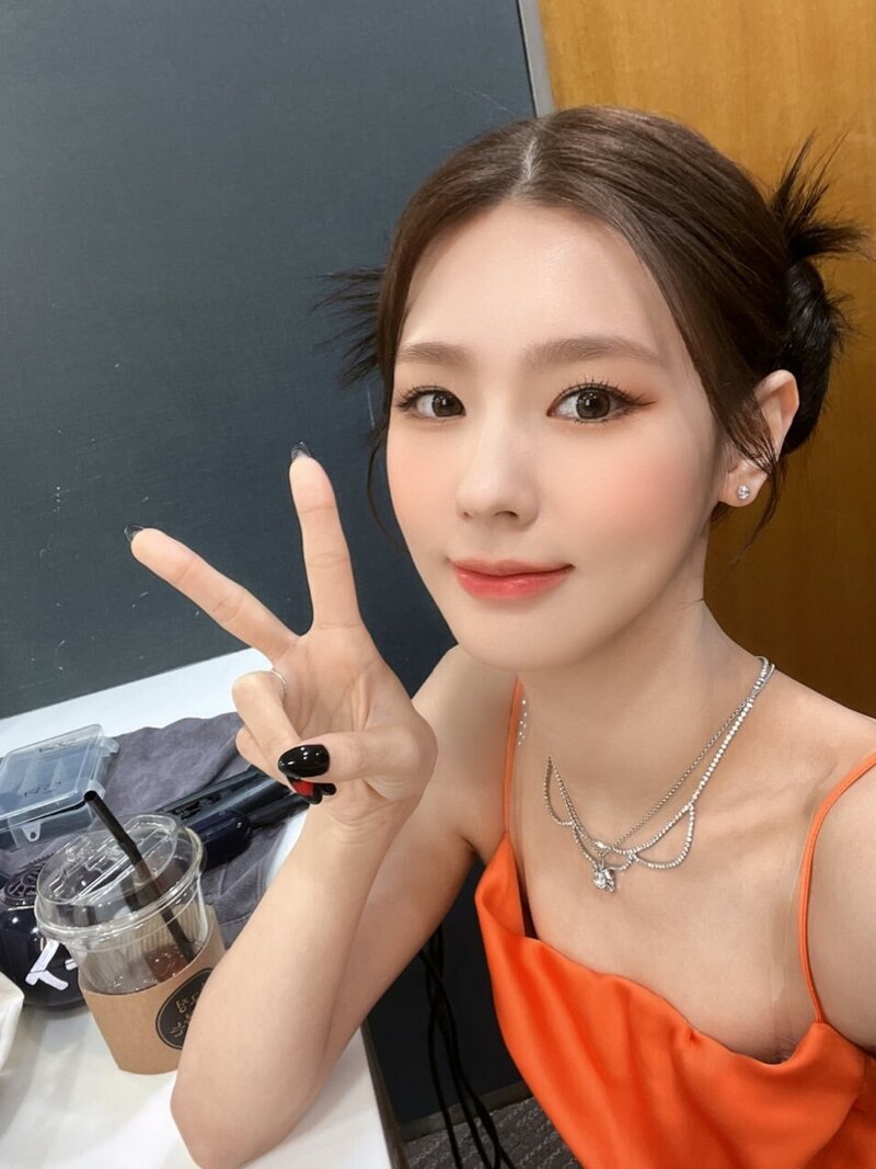 220210 (G)I-DLE Miyeon SNS Update documents 10