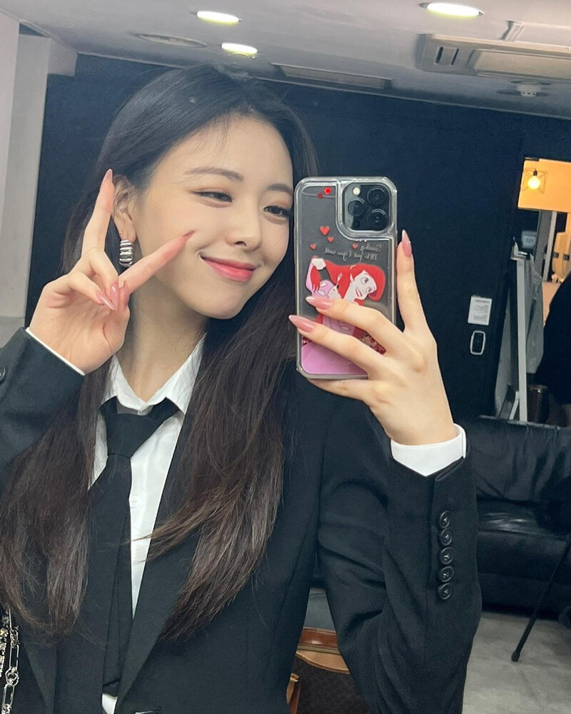 220409 ITZY Instagram Update - Yuna documents 6