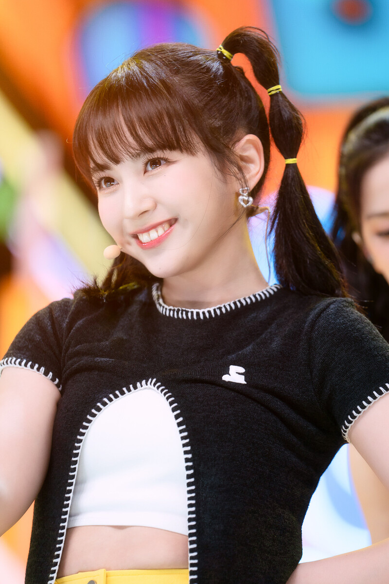 220703 Kep1er Mashiro 'Up!' at Inkigayo documents 1