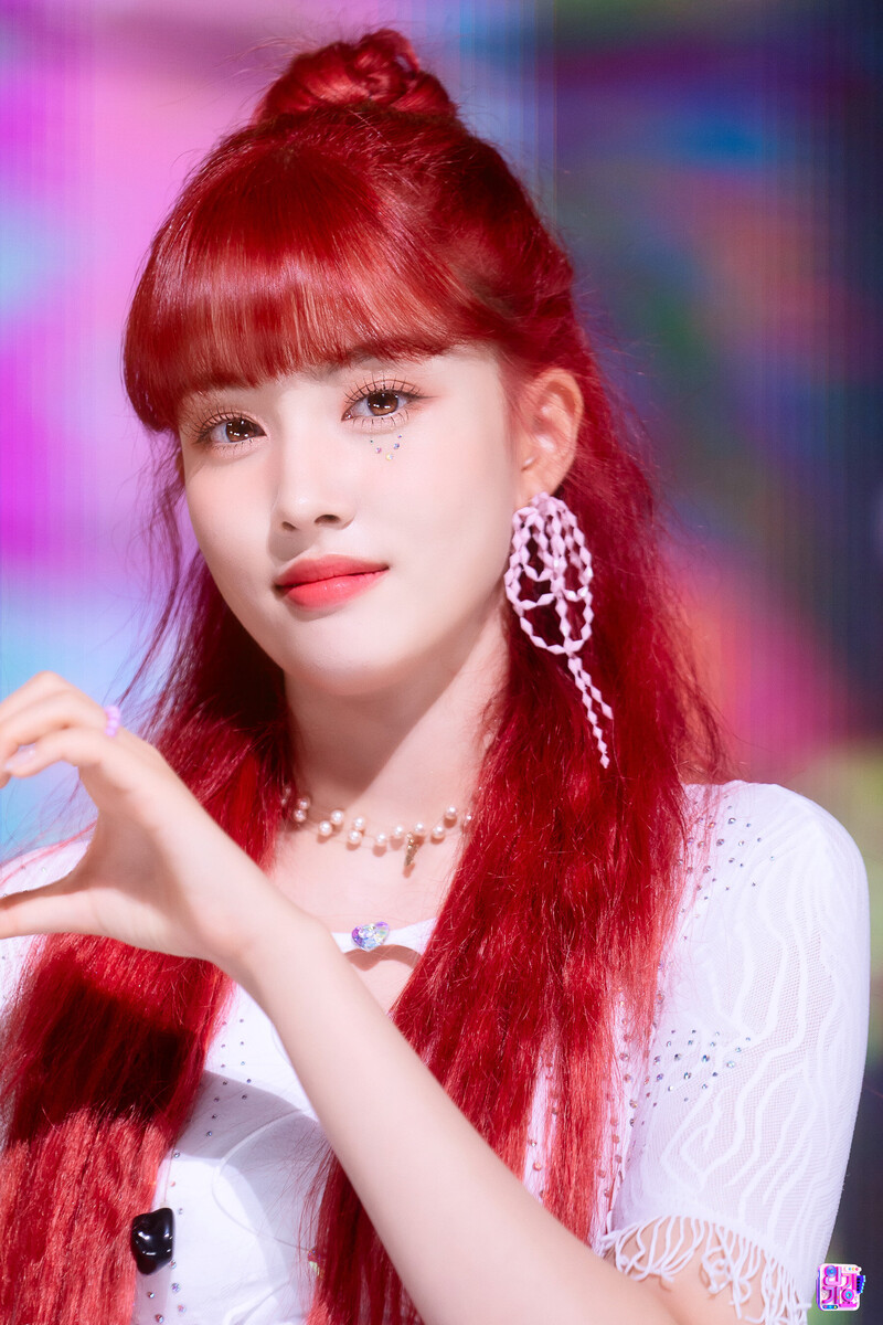 220807 STAYC Yoon 'BEAUTIFUL MONSTER' at Inkigayo documents 16