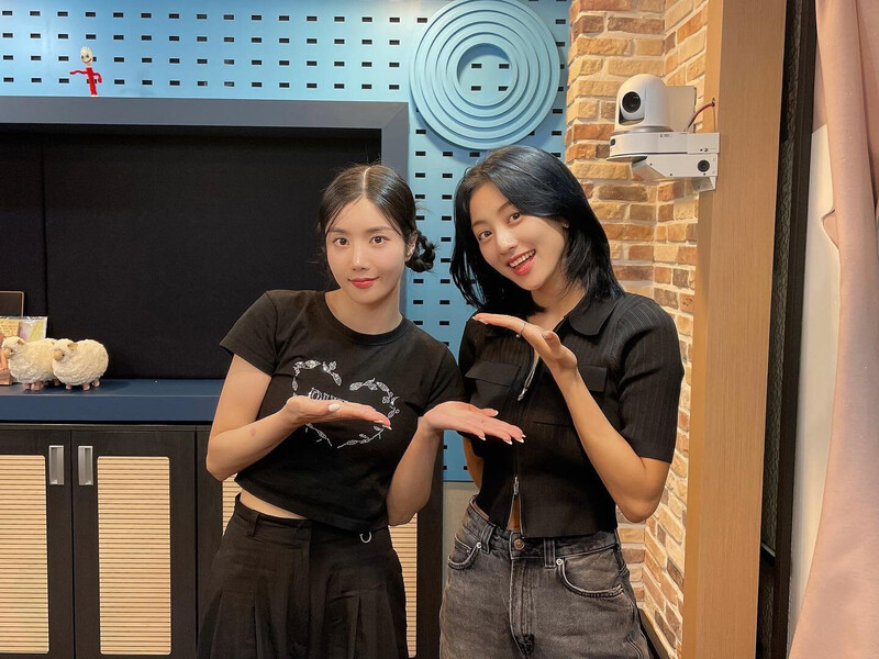 230822 - SBS Youngstreet Instagram Update with JIHYO n EUNBI documents 1