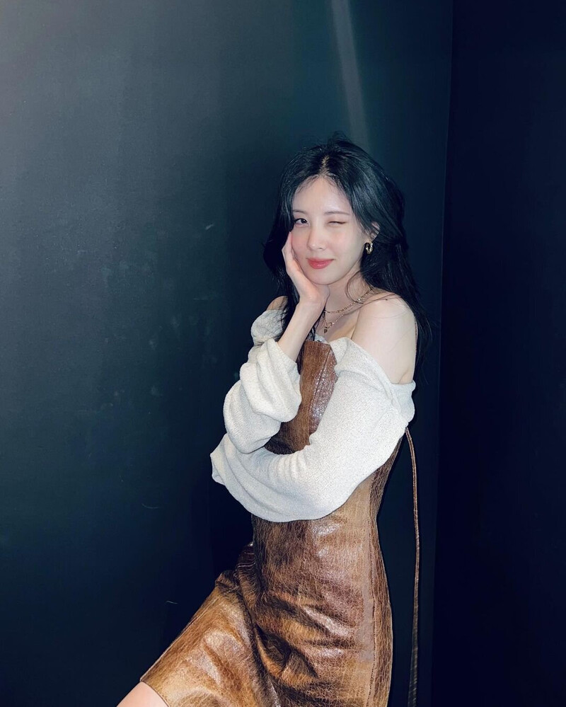 220902 GIRLS' GENERATION Seohyun Instagram Update with Tiffany Young documents 8