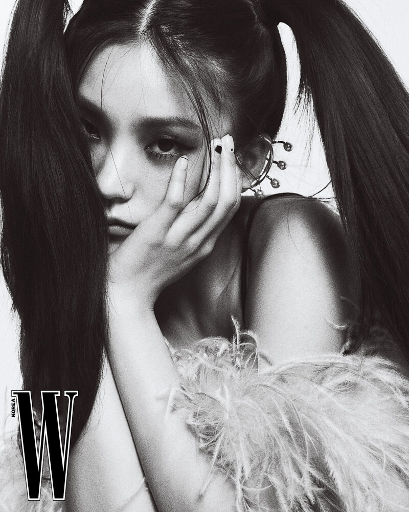 ITZY YEJI for W Korea April Issue 2023 documents 1