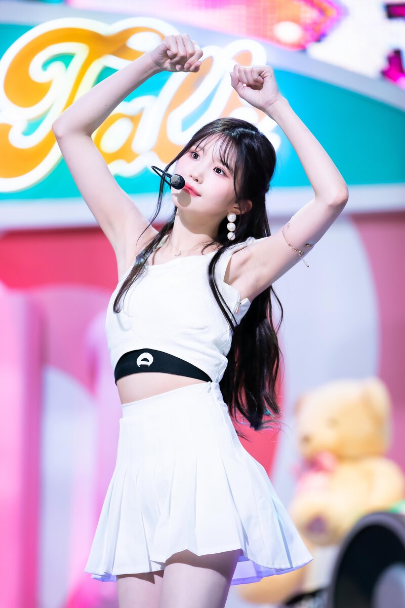 210905 fromis_9 - 'Talk & Talk' at Inkigayo documents 3