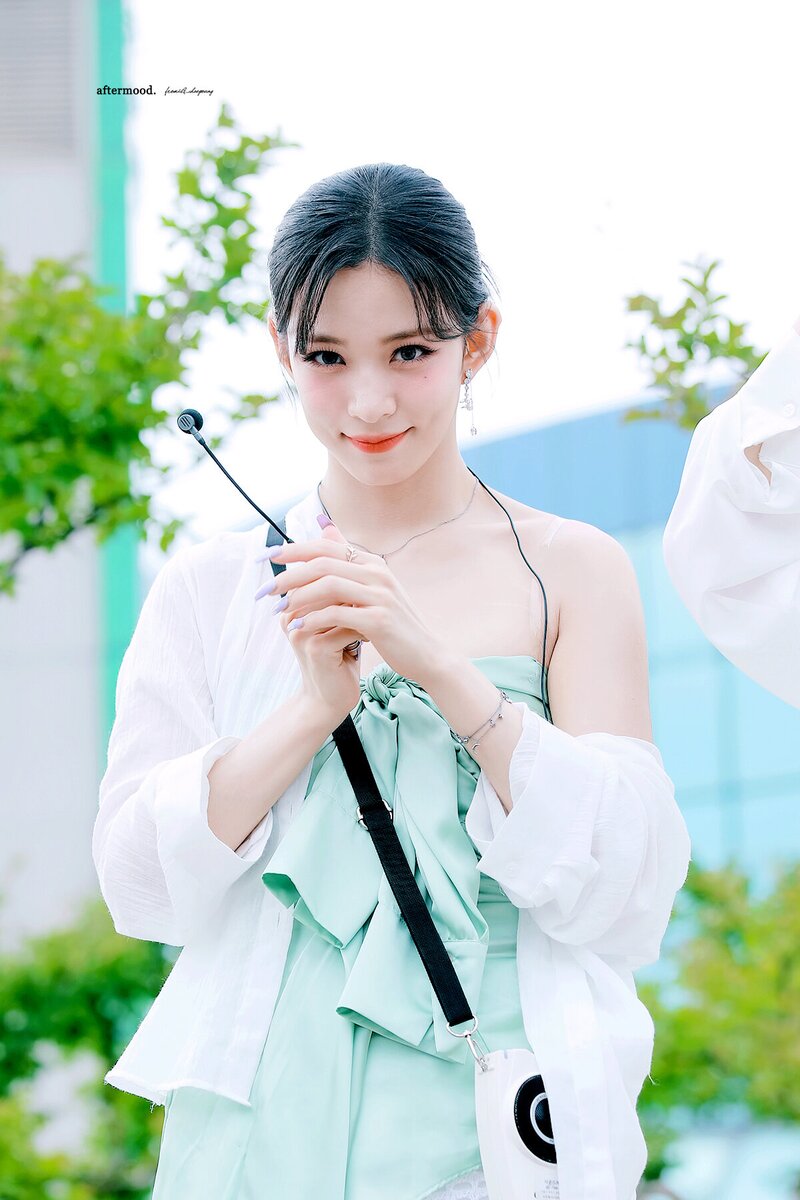 220708 fromis_9 Chaeyoung documents 3