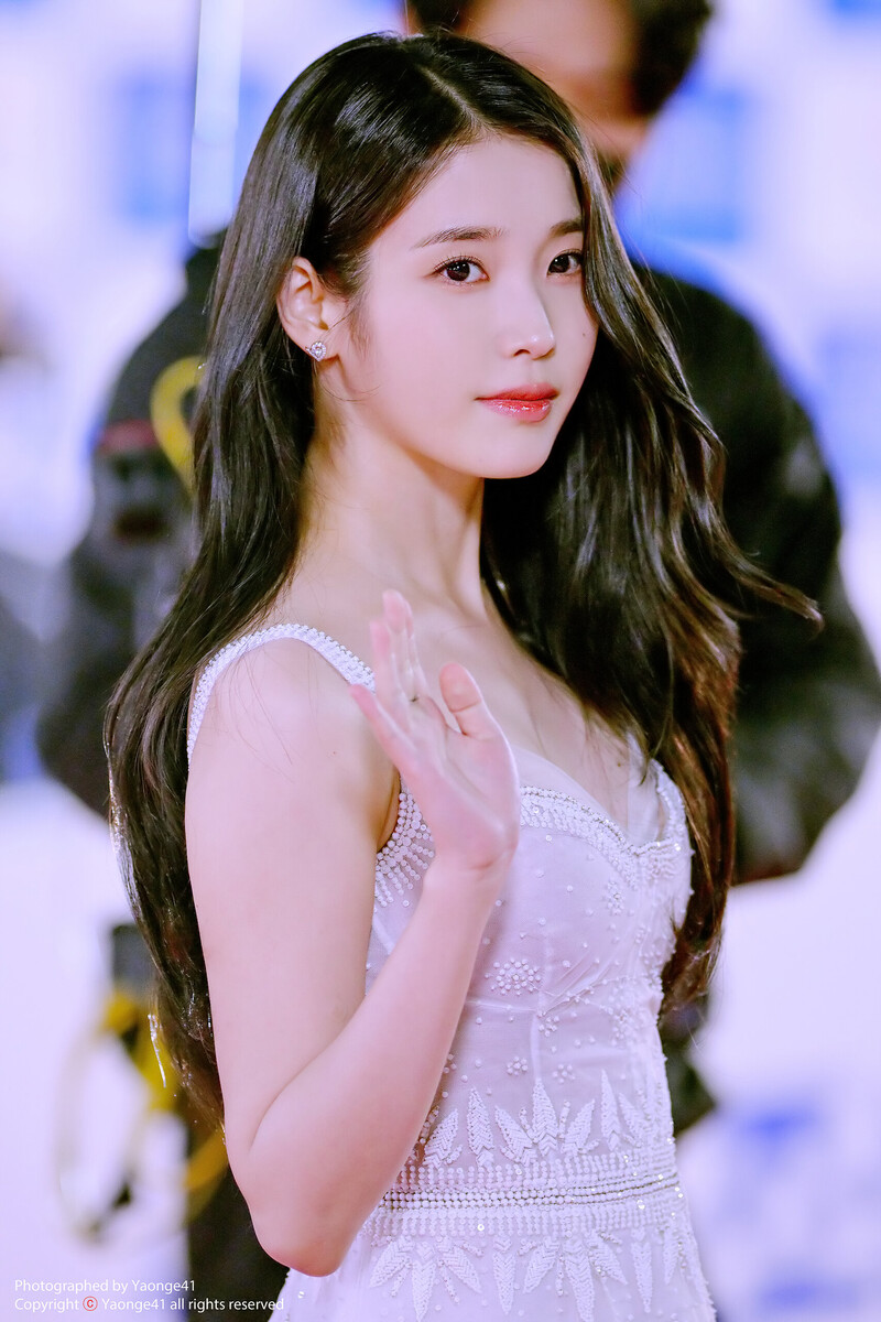 IU at 43rd Blue Dragon Film Awards Red Carpet documents 2