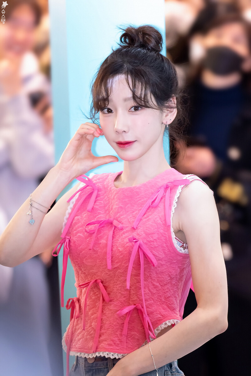 230330 Taeyeon - Benefit Pop-up Store Event documents 8