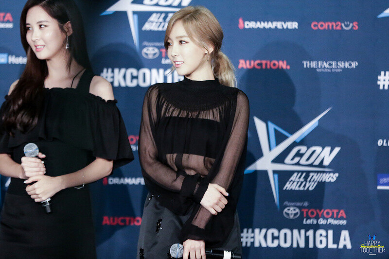 160731 Girls' Generation Taeyeon at KCON in LA documents 10