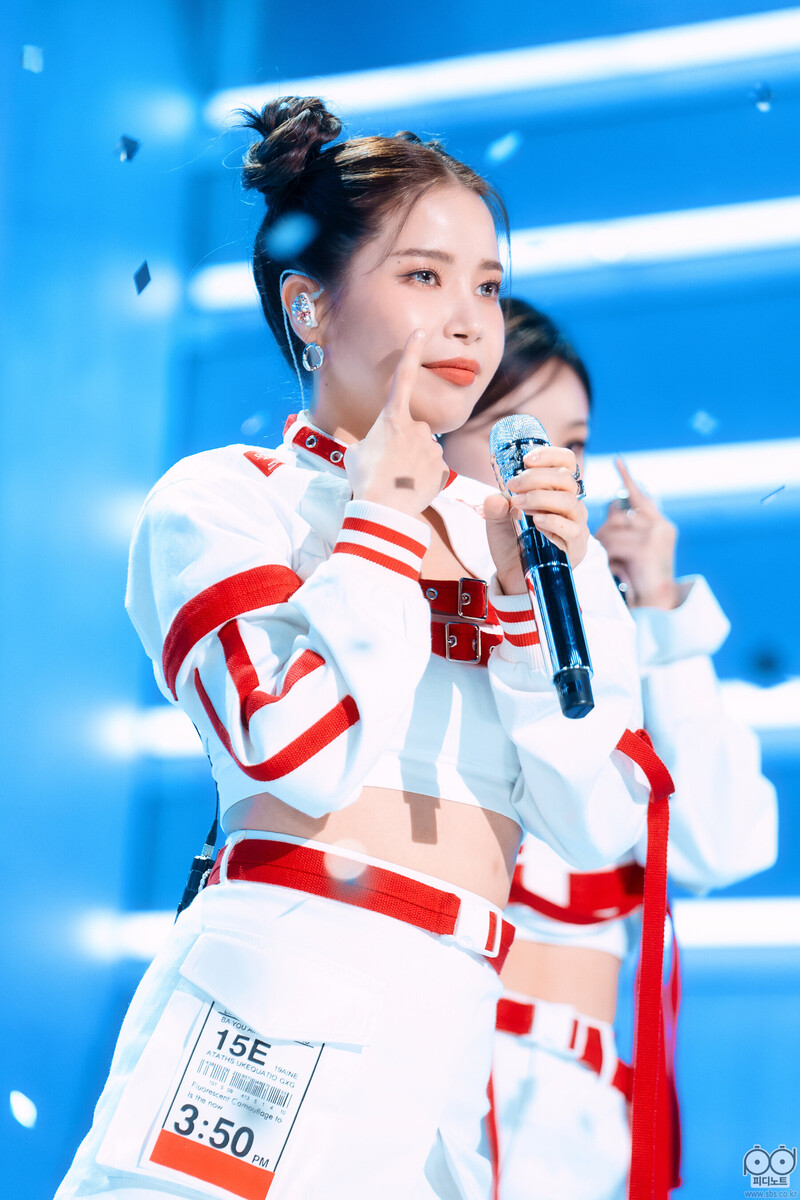 221016 MAMAMOO Solar - ‘ILLELLA’ at Inkigayo documents 6