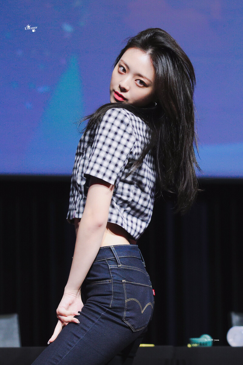 210704 ITZY Yuna documents 8