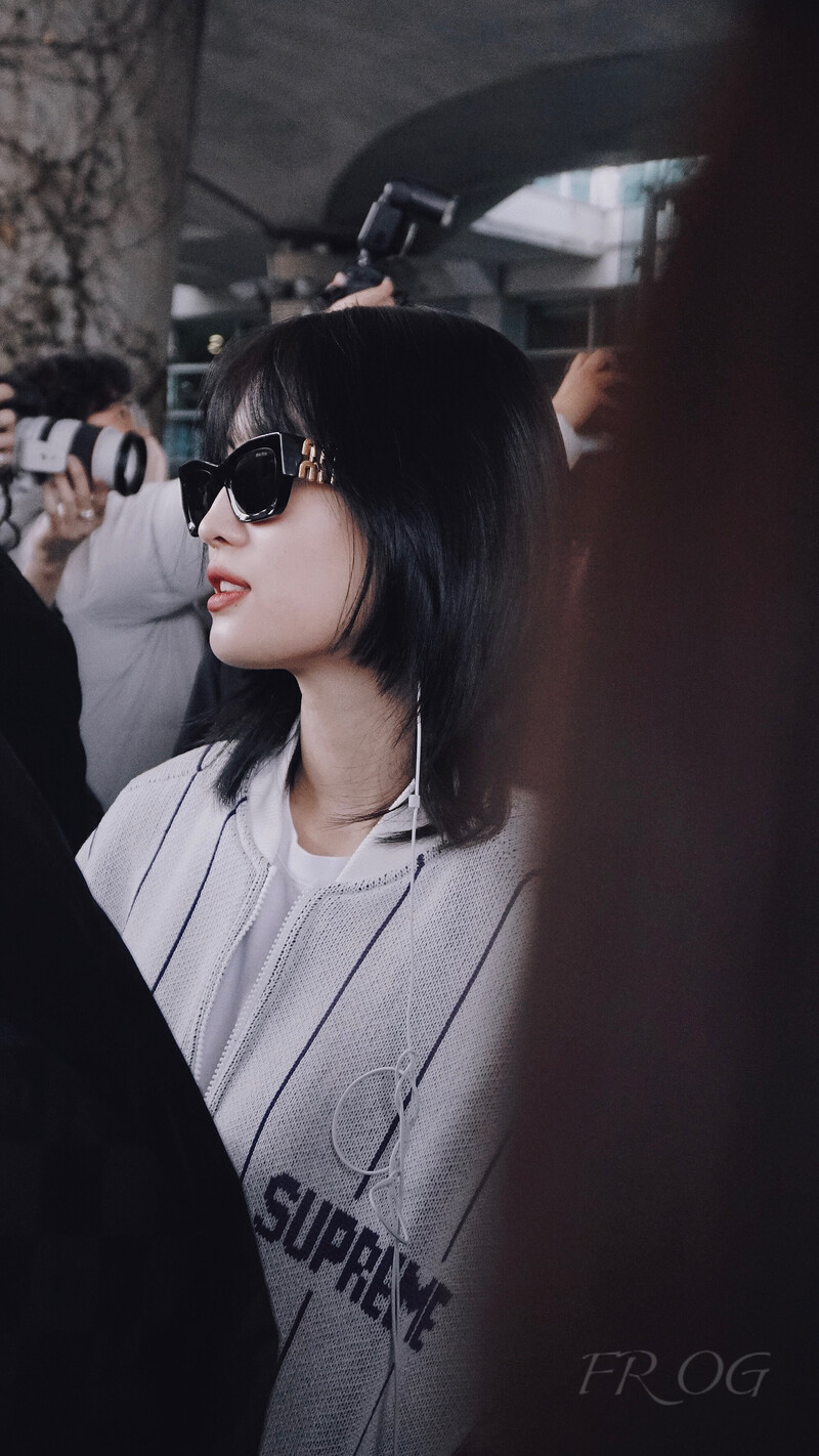 231218 TWICE Momo at Incheon International Airport | kpopping