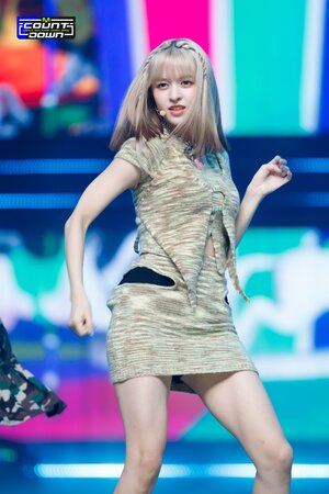 220929 NMIXX Lily - 'DICE' at M COUNTDOWN
