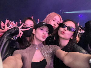 230425 - JISOO Instagram Update with BLACKPINK