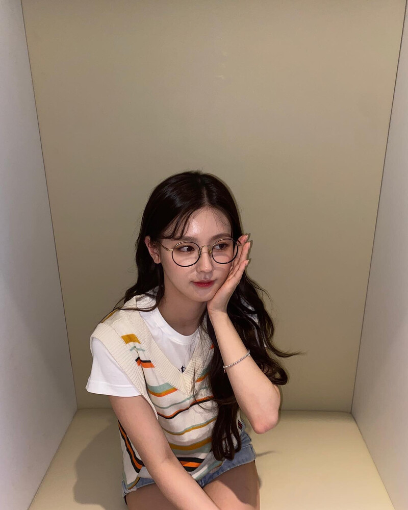 210709 (G)I-DLE Miyeon Instagram Update documents 7