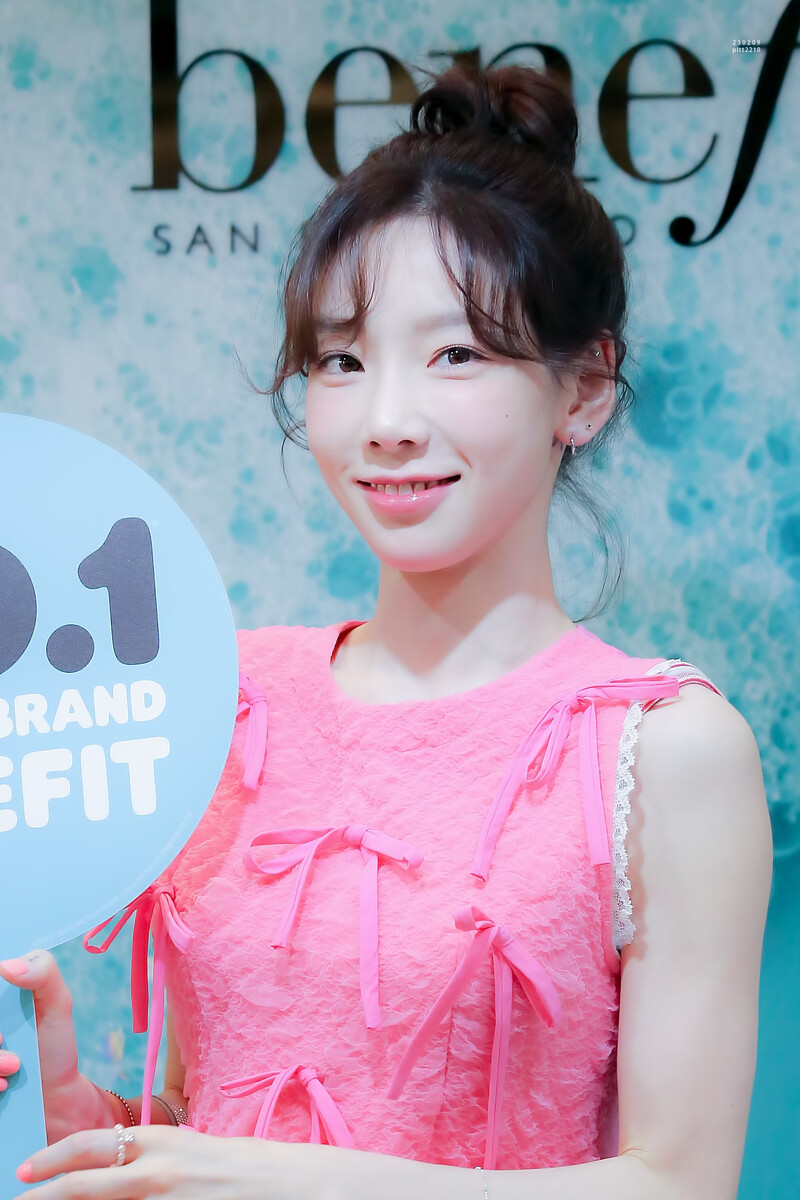 230330 Taeyeon - Benefit Pop-up Store Event documents 14